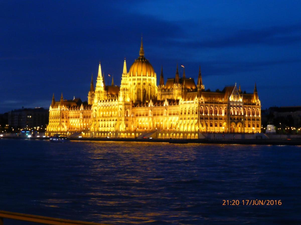 Elegant Apartment With Buda Castle View ブダペスト エクステリア 写真